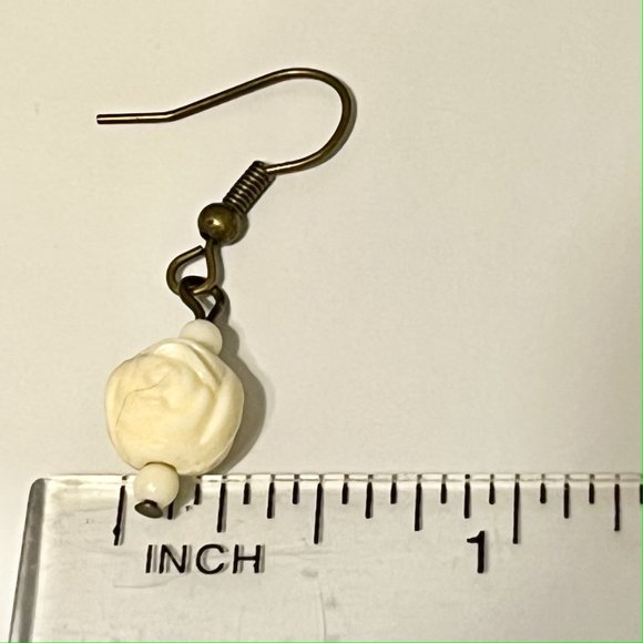 Vintage White Cream Rose Bud Flower Earrings Gold Tone Plated Carved Beads - Picture 11 of 12